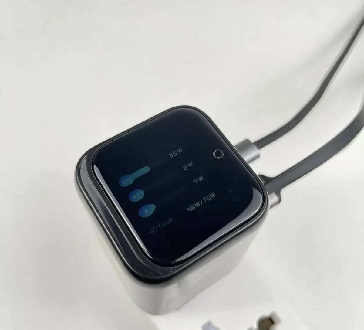 70W GaN  портативная Зарядка с Цифровым Дисплеем, Выдвижным Кабелем Type-C и Сменной Вилкой — изображение 13