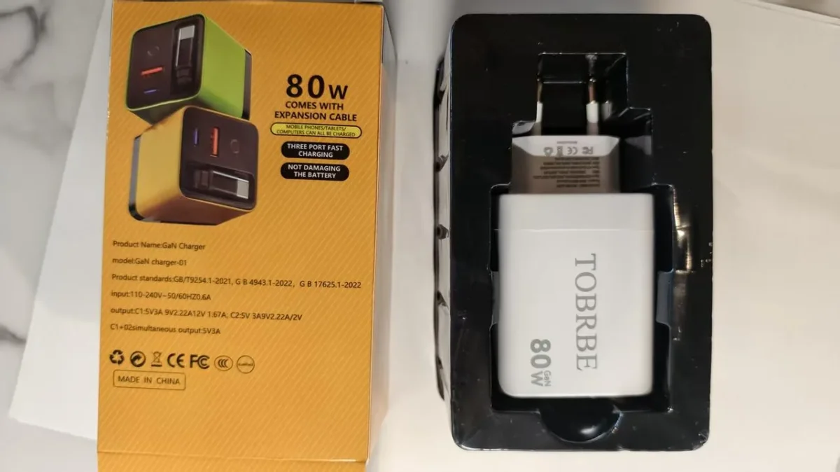 TOBRBE 80W GaN Зарядное устройство с выдвижным кабелем 80 см, 3 порта A+2C, быстрая зарядка для ноутбука и смартфона — изображение 8