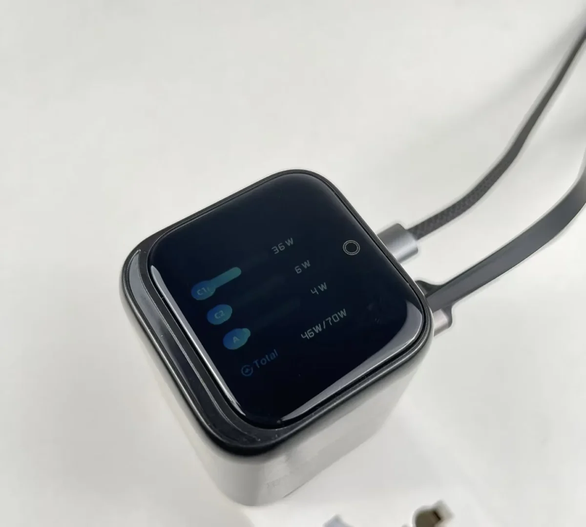 70W GaN  портативная Зарядка с Цифровым Дисплеем, Выдвижным Кабелем Type-C и Сменной Вилкой — изображение 15