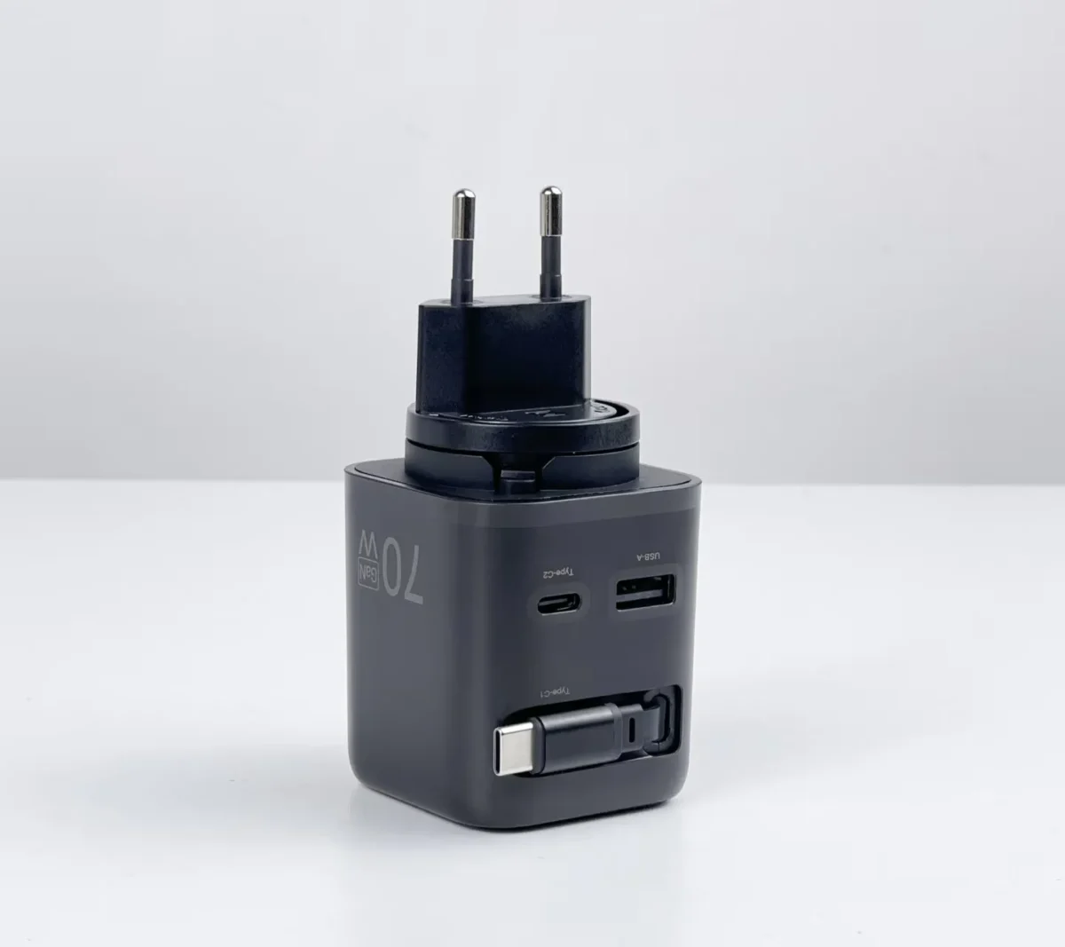 70W GaN  портативная Зарядка с Цифровым Дисплеем, Выдвижным Кабелем Type-C и Сменной Вилкой — изображение 5